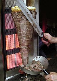 Döner_kebab_slicing