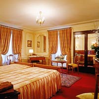 hotel-regina-guestroom1.jpg
