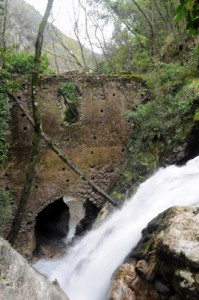 amalfi-waterfall