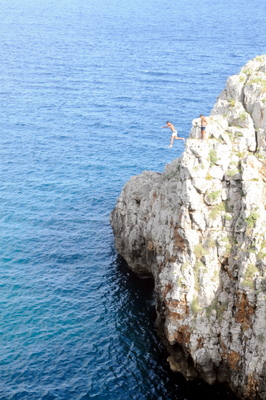 cliff-jumping-in-the-salento-peninsula