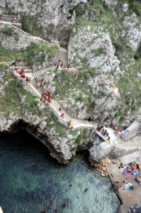 hiking-down-to-the-seashore-and-its-hidden-grottos